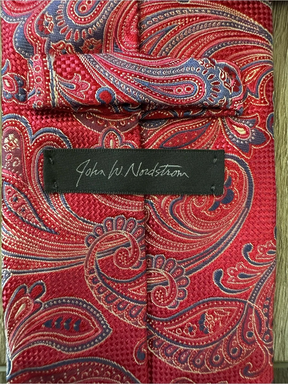 John W Nordstrom Men’s Textural Paisley Neck Tie Fuchsia 100% Silk Made In USA